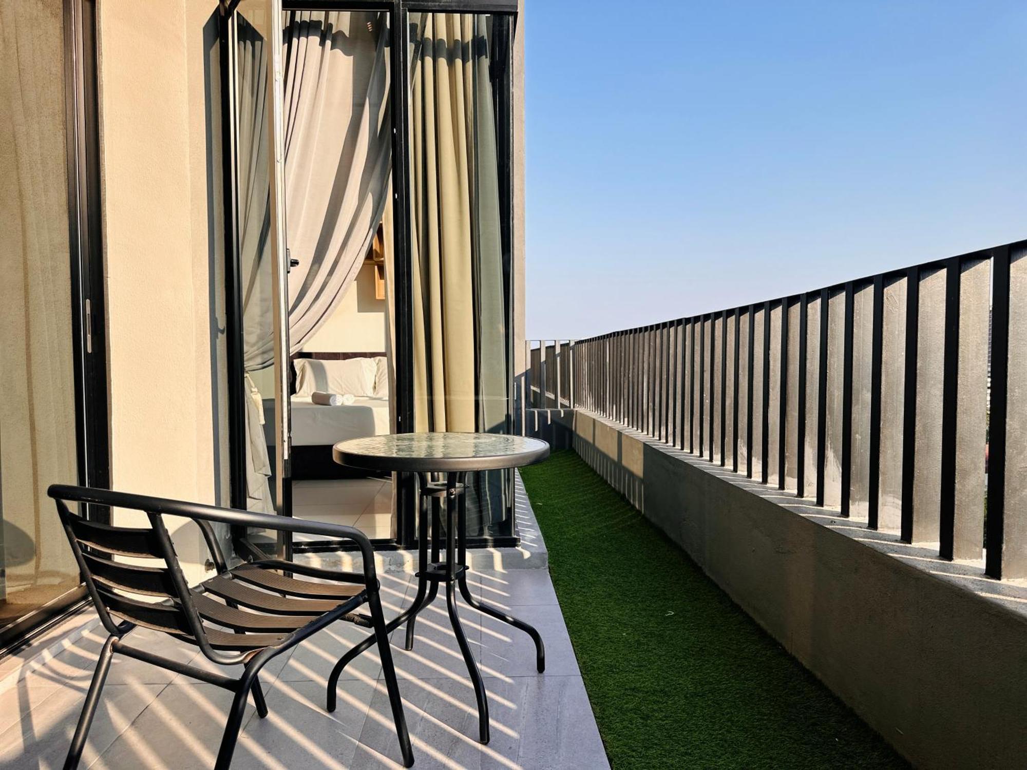New Georgetown Instagramable 2Br Homestay For 10Pax 无敌美景两房民宿 Beacon Executive Suite Экстерьер фото