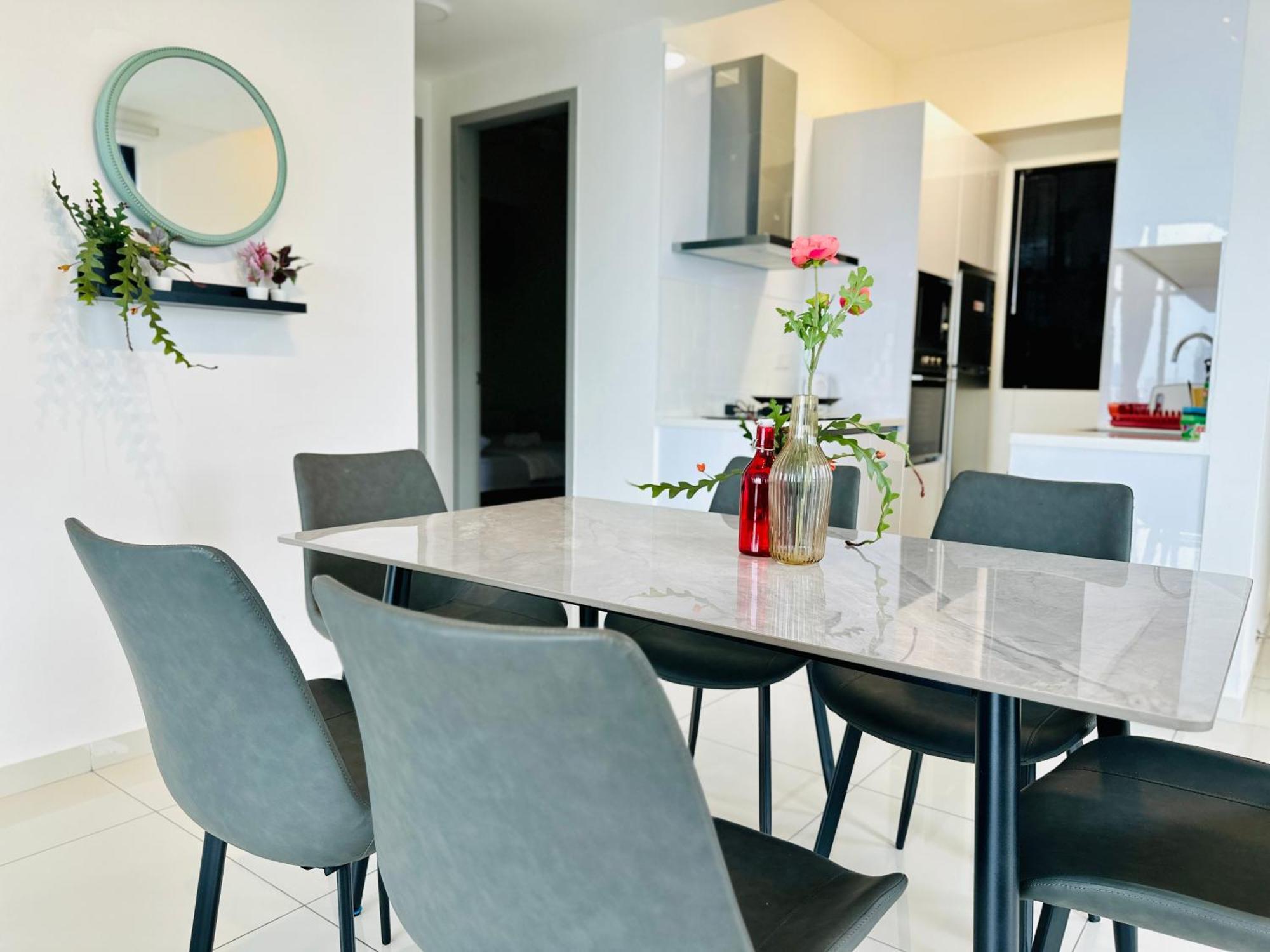 New Georgetown Instagramable 2Br Homestay For 10Pax 无敌美景两房民宿 Beacon Executive Suite Экстерьер фото